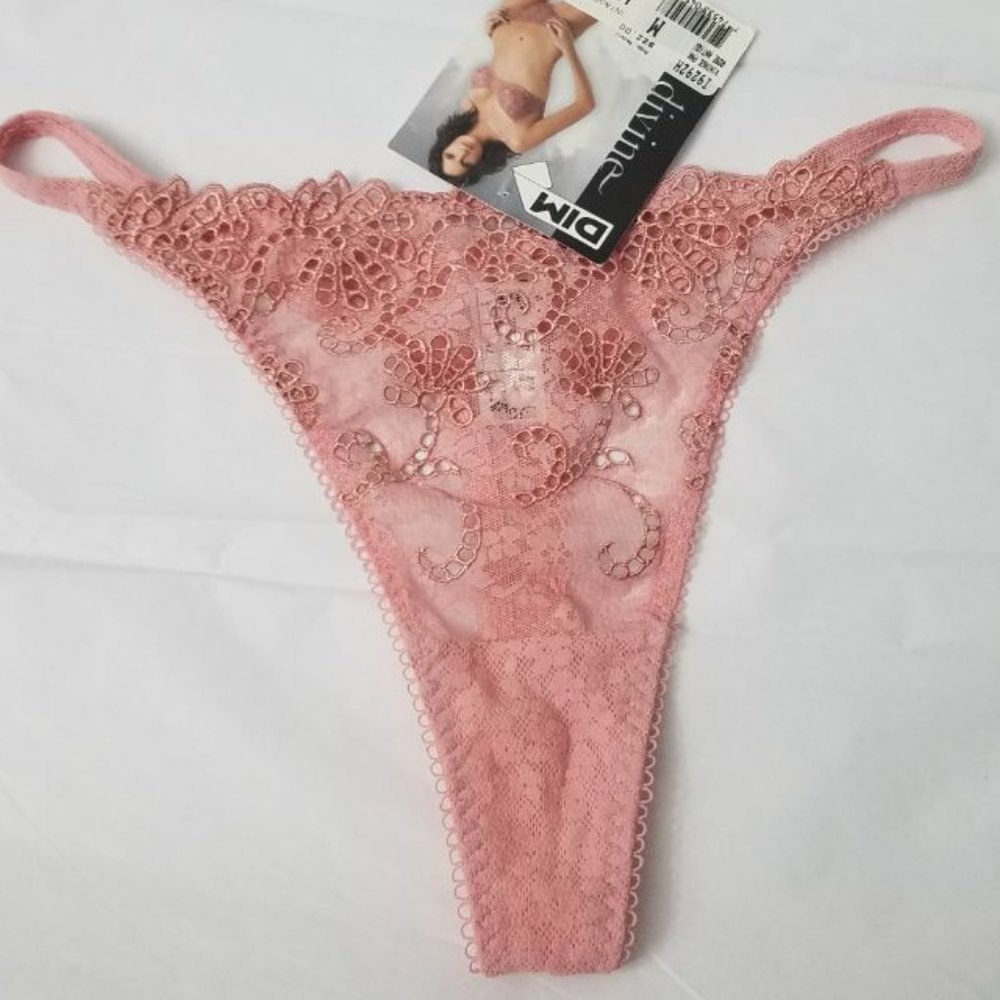 NWT DIM Thongs